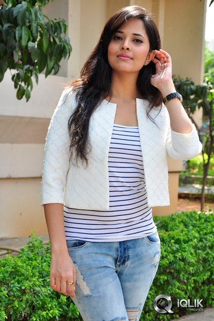 Anasuya-at-Kshanam-Movie-Release-Press-Meet